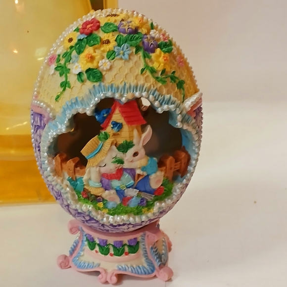Rare Vintage Kmart Easter Jubilee Egg Centerpiece with Stand Rabbits Pastel - Picture 6 of 8